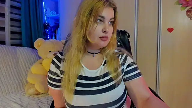 CoraSwon online show from March 27, 7:25 pm