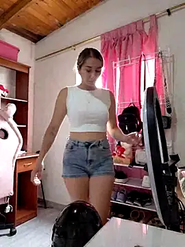 Iris love18 online show from May 28, 9:45 pm