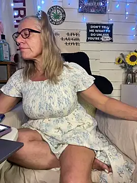 TrenaAnne online show from May 18, 5:52 pm