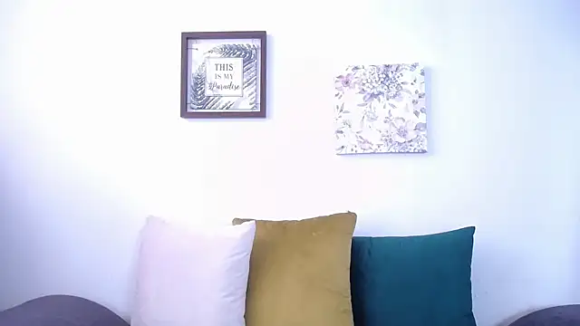 JainaRogers online show from April 10, 5:52 pm