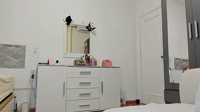 anisialuna  online show from November 19, 7:19 am