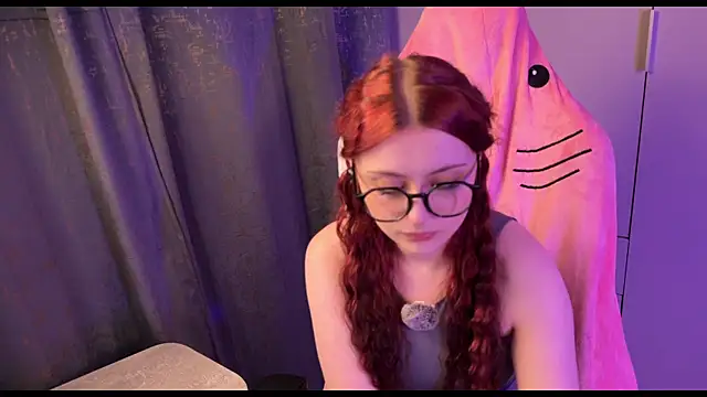 RozieRose online show from October 19, 5:53 am