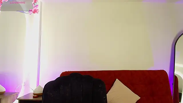 mally s1 online show from April 16, 9:03 pm