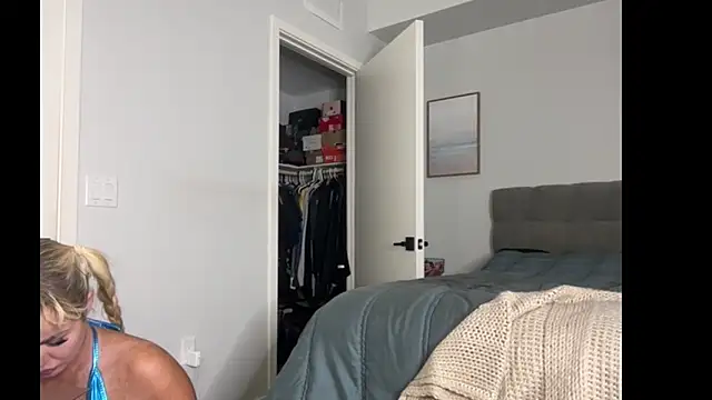 ElenaErickson online show from March 10, 2:15 am