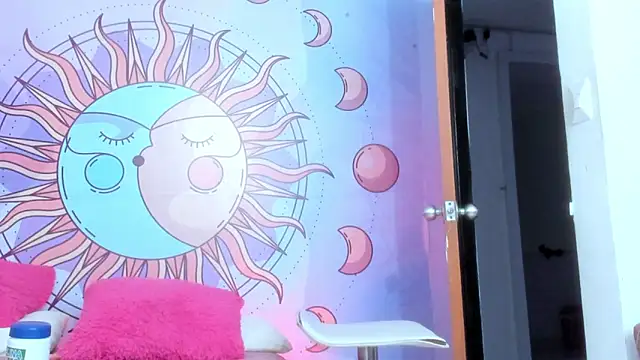 luna hoott online show from April 18, 7:07 pm