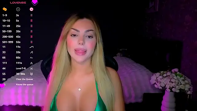 babyleilaa online show from April 11, 8:45 pm