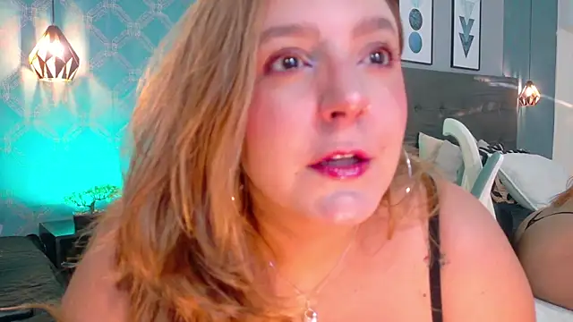 AmbarRoberts  online show from March 31, 12:27 pm