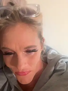 vixendoll87 online show from February 15, 4:37 am