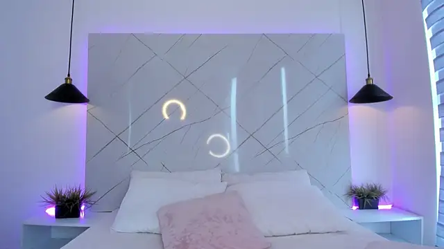 ANTONELLA  ROUSE  online show from April 10, 7:31 pm