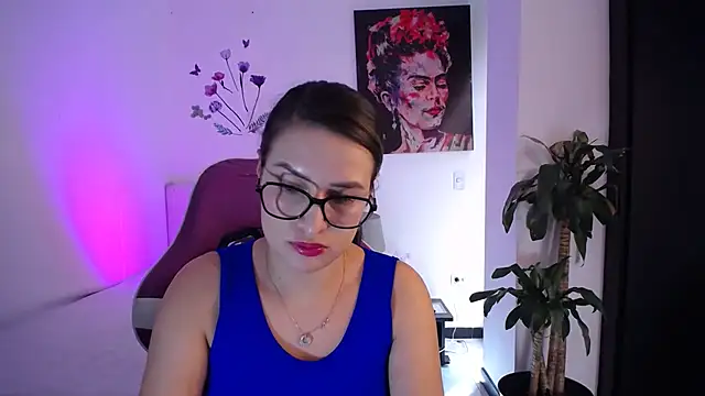 esmeraldaa230 online show from March 20, 7:30 pm