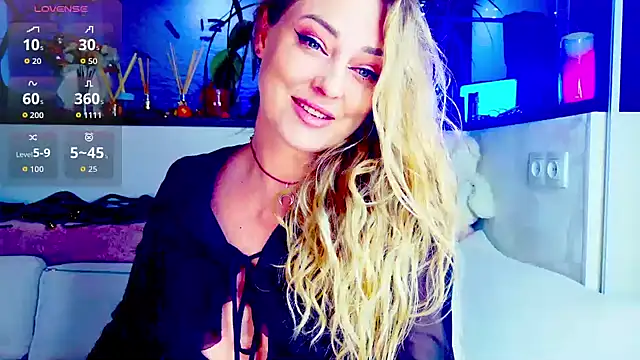  JuliaSpace  online show from April 17, 4:31 pm