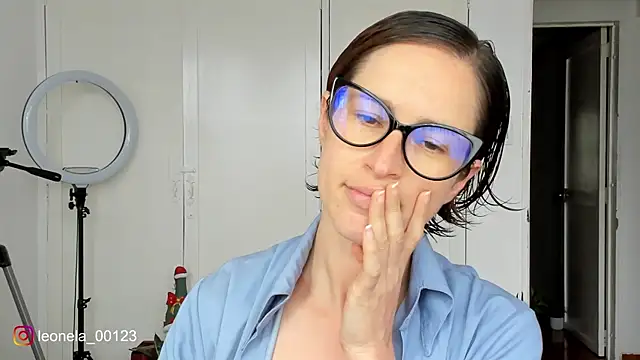 cuddlingbunny online show from December 17, 5:06 pm