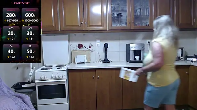 JennaDeluxe online show from April 7, 10:50 am