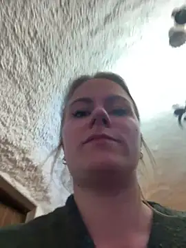 selenaluvv online show from April 20, 3:04 pm