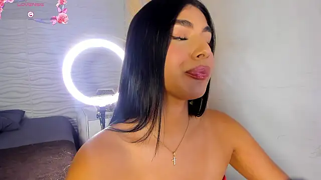 IsabelleFoxx  online show from March 12, 11:18 pm