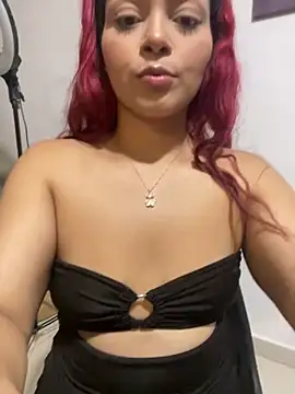redgirlofficial online show from May 13, 4:07 am
