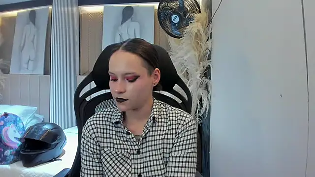 AnnyThompson  online show from March 28, 11:03 pm