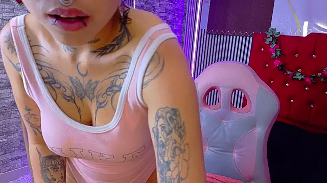 miahernadez303av online show from April 16, 4:13 am