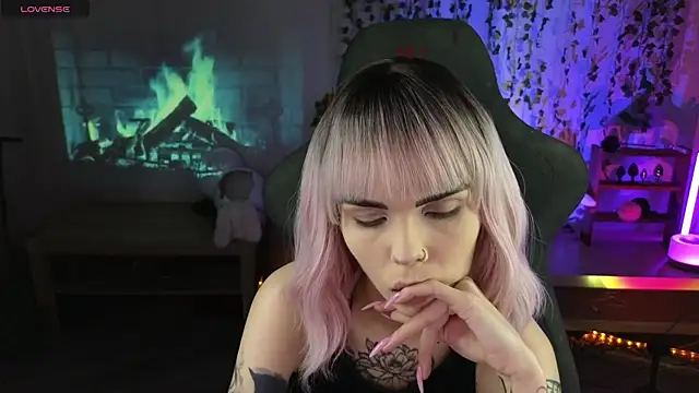 Kerry Kirk online show from April 3, 9:57 pm