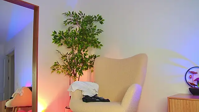 selenesia online show from July 24, 12:14 pm