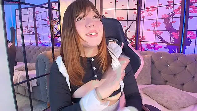 Fluffy Bubble21 online show from March 8, 4:49 am