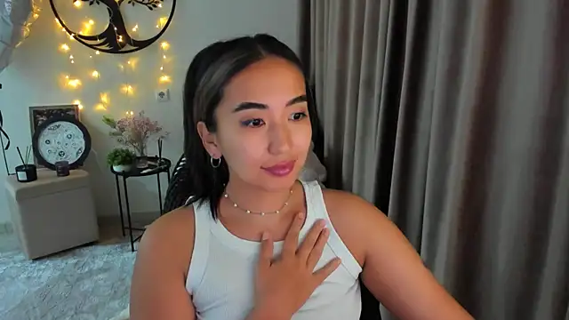 worldofkim online show from June 2, 3:40 am