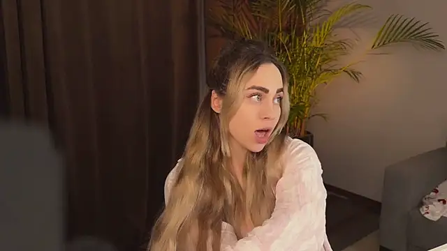 hotexclusive  online show from April 27, 7:55 pm