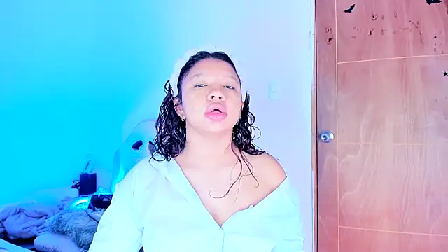 Emily Coper18 online show from May 17, 2:16 pm