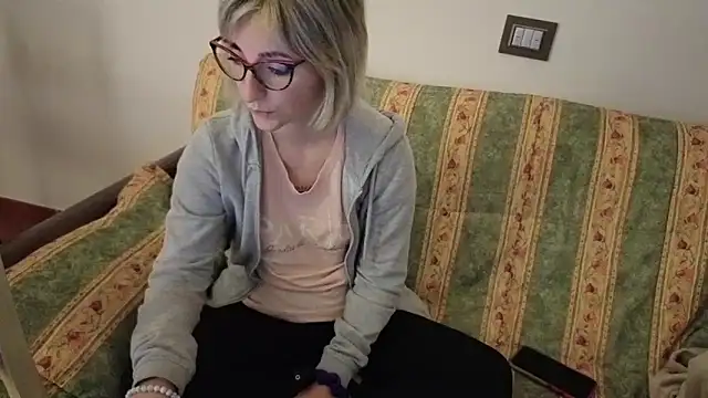 sexy blondie92 online show from April 28, 9:08 pm