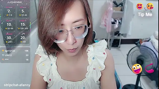 aFanny online show from April 14, 2:28 pm