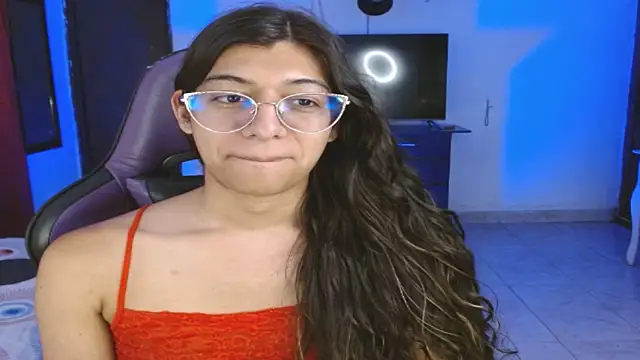 engielphoenis14 online show from April 11, 9:51 pm