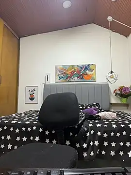 karlamorris  online show from March 27, 1:12 pm