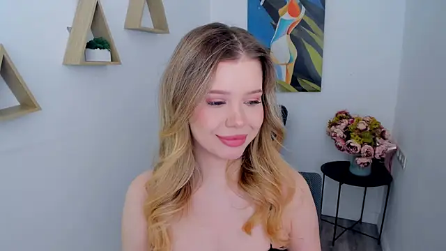 FollowLovee online show from April 8, 8:11 pm