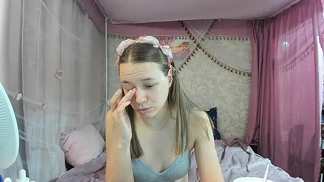 leila bambi  online show from April 2, 5:54 pm