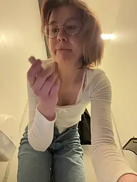 RinaCat online show from March 10, 6:06 am