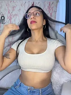 UrNewFantasy online show from May 8, 1:47 pm