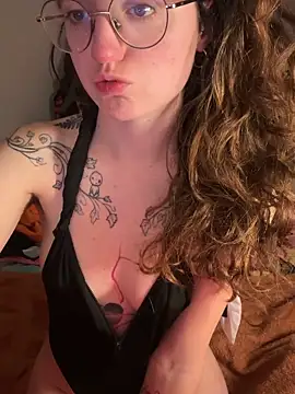  foxygirl  online show from April 1, 8:06 pm