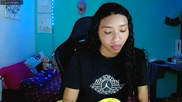 sensitive brunette online show from March 6, 11:44 pm