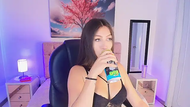 Julianaa Castro  online show from May 28, 11:52 am