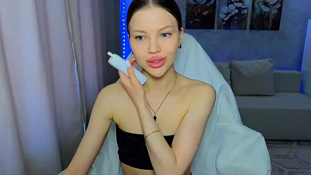 EmmyMills online show from March 25, 9:23 am