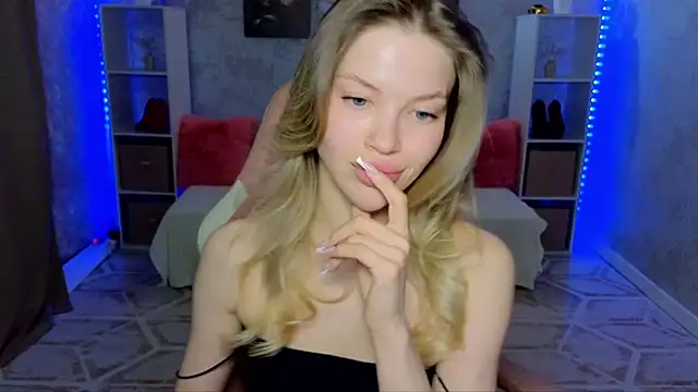 EmmyMills online show from April 4, 8:40 pm