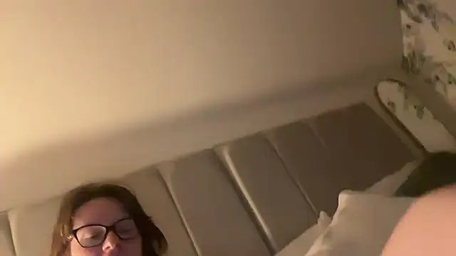 redheadrosie69 online show from March 20, 5:56 am