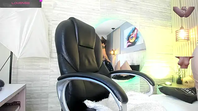 sussy  stone online show from April 4, 11:53 am