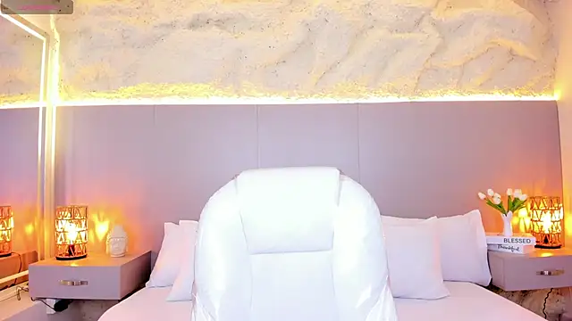 JessyEvans online show from April 6, 7:37 pm