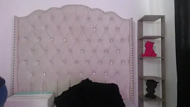 Abril Squirt online show from March 10, 8:57 pm