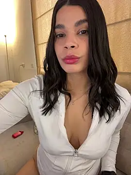 Leah Honey26 online show from July 6, 3:25 pm