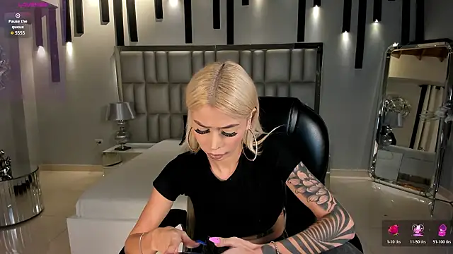 HannaConnor  online show from March 13, 4:25 am