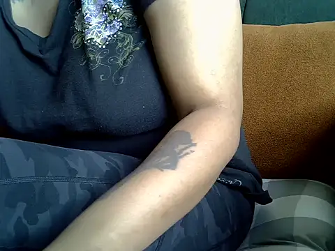 NATASHA LUCKY online show from April 10, 6:30 am