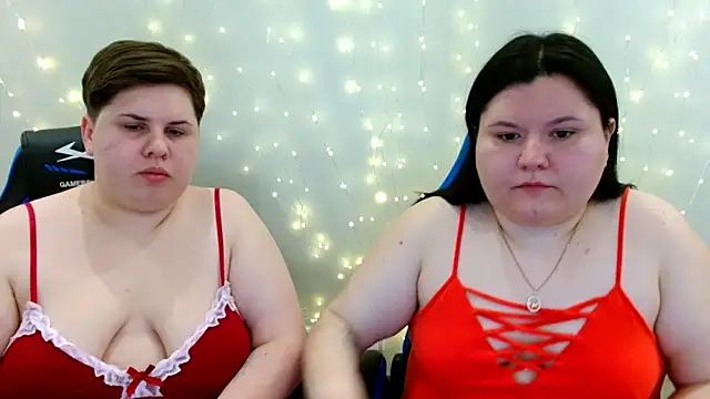 BeckyAndHellen online show from April 13, 6:52 pm