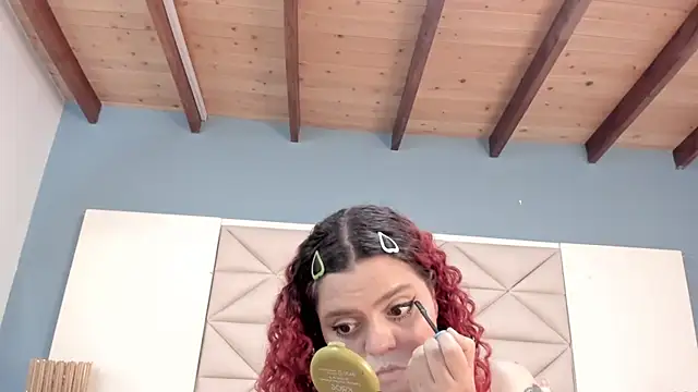 Twwiiggy online show from March 13, 2:35 am